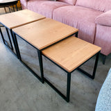 2 mesas "n" chapa de roble y metal negro 50 y 40 cm. EXPOSICIÓN