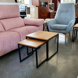 2 mesas "n" chapa de roble y metal negro 50 y 40 cm. EXPOSICIÓN