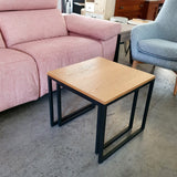 2 mesas "n" chapa de roble y metal negro 50 y 40 cm. EXPOSICIÓN