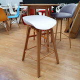 Taburete alto nórdico madera y blanco