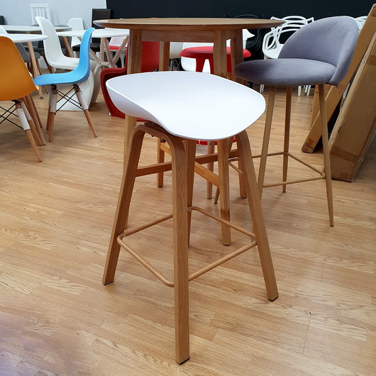 Taburete alto nórdico madera y blanco