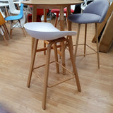 Taburete alto nórdico madera y blanco