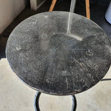 Mesa auxiliar metálica con asa niquel y negro