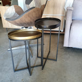 2 mesas auxiliares ovaladas con bandeja, latón y bronce