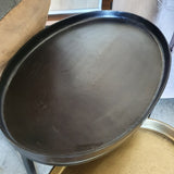 2 mesas auxiliares ovaladas con bandeja, latón y bronce