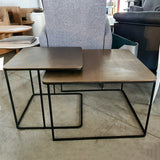 2 mesas de latón anticuario y metal negro 62 y 46 cm.