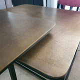 2 mesas de latón anticuario y metal negro 62 y 46 cm.
