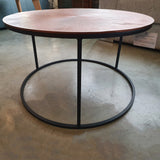 2 mesas de centro encajables de niquel y cobre 75 y 65 cm.