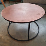 2 mesas de centro encajables de niquel y cobre 75 y 65 cm.