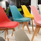 Silla con cojín y madera maciza turquesa