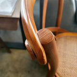 Sillón Thonet roble barnizado colonial con brazos