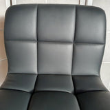 Taburete grande con capitoné blanco o gris oscuro