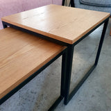 2 mesas "n" chapa de roble y metal negro 50 y 40 cm.