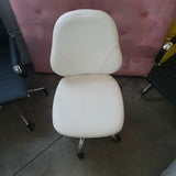 Silla con ruedas blanca