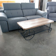 Mesa de centro industrial con ruedas 120 x 59.5 cm.