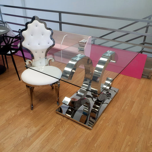 Mesa de centro transparente con patas en doble C – DERBE MUEBLES