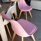 4 sillas con cojín y madera maciza rosa